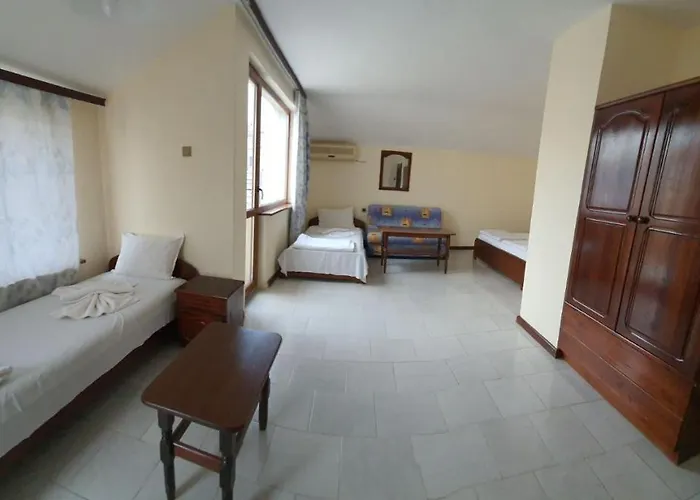 Ξενοδοχείο Lazur Ράβντα