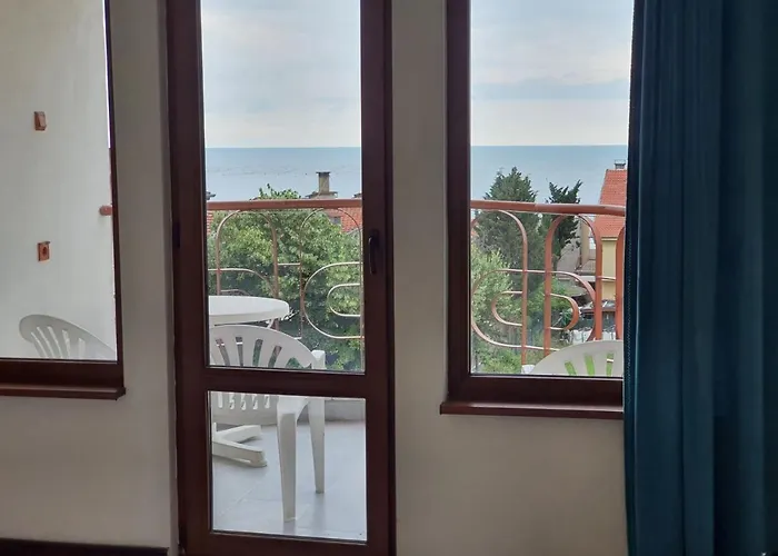 Lazur Ξενοδοχείο Ράβντα