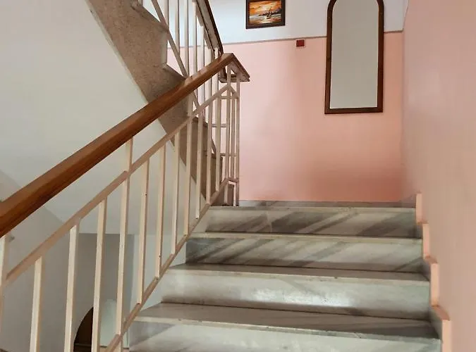 Ξενοδοχείο Lazur Ράβντα