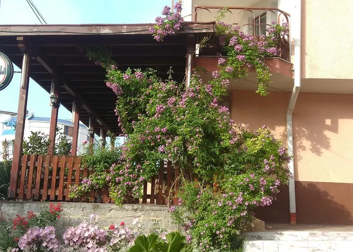 Ξενοδοχείο Lazur 2*